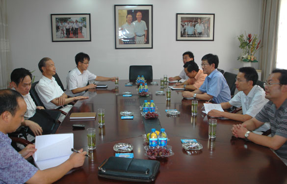 常州市委研究室向导一行十余人来mg冰球突破集团调研