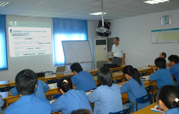 西安交通大学曹晓珑教授来mg冰球突破授课
