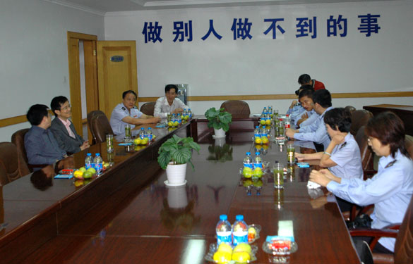 溧阳市地税局来mg冰球突破集团开展纳税人之家“交流体验日”活动