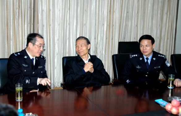 常州市公安局副局长宫文飞一行来mg冰球突破集团指导事情