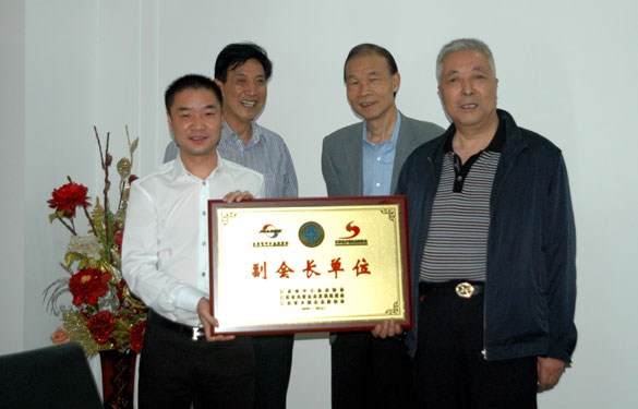 江苏省中小企业协会会长于登和来mg冰球突破集团调研