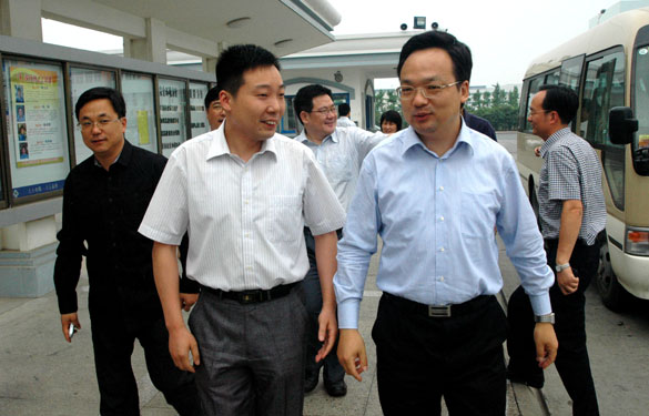 常州市副市长高清来mg冰球突破集团视察