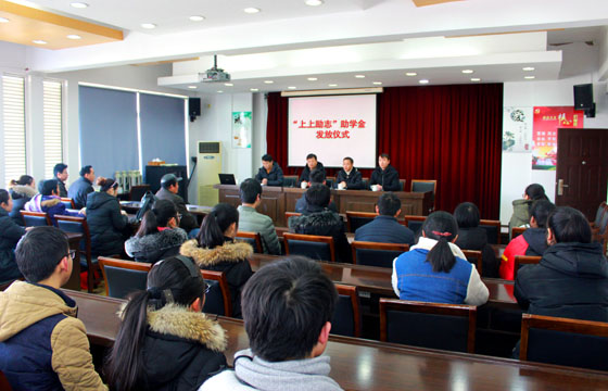 mg冰球突破爱心助学，，，让爱继续转达