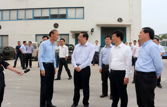 常州市市长费高云一行来mg冰球突破电缆督查西厂区三期工程建设