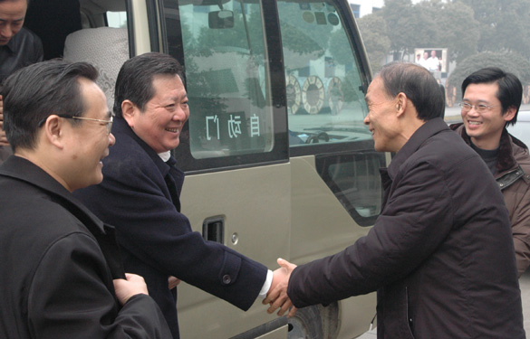 中国浦东干部学院副院长王金定一行来mg冰球突破旅行考察