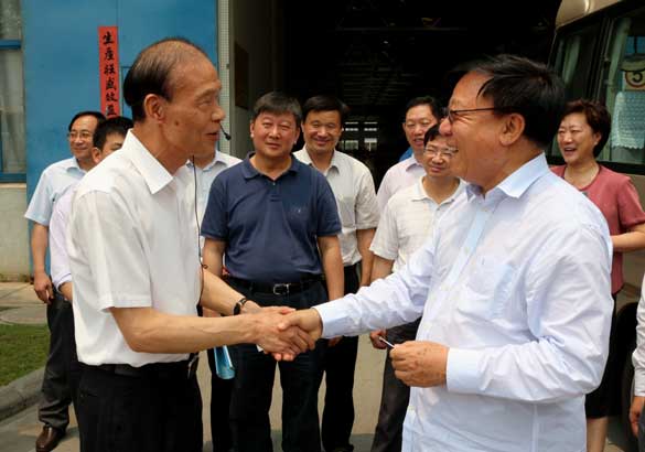 中央党的群众蹊径教育实践活动第三巡回督导组来mg冰球突破集团调研