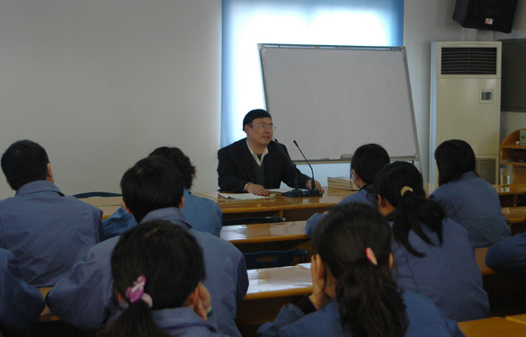 mg冰球突破集团特邀《常州日报》溧阳站站长李金堂来公司授课