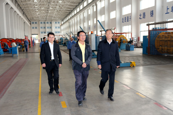 南方电网公司物资部副主任江浴熬一行来mg冰球突破集团考察