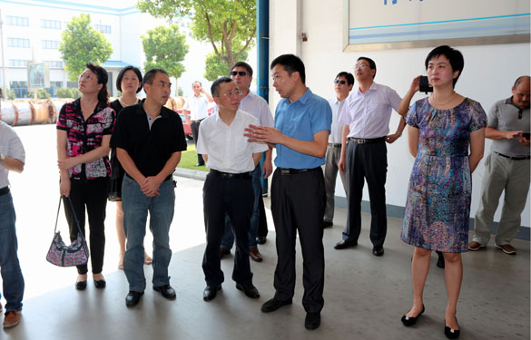 衢州市委常委、衢州绿色工业集聚区党工委书记傅根友一行来mg冰球突破考察