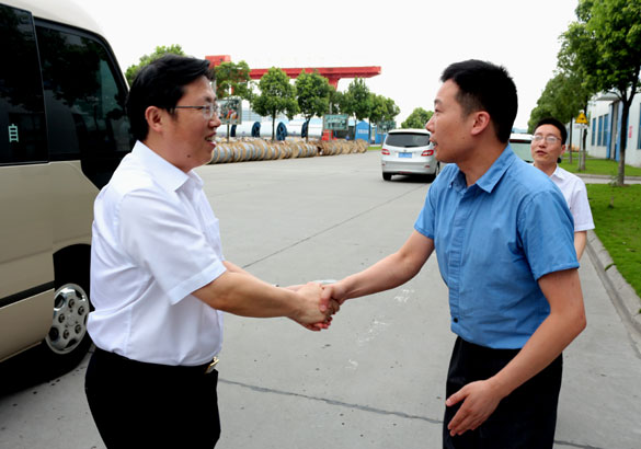 浙江省衢州市政府代表团一行来mg冰球突破集团旅行考察