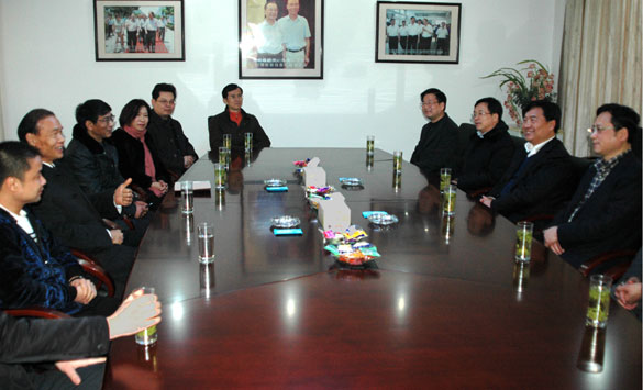 溧阳市委书记盛建良一行来mg冰球突破集团走访慰问