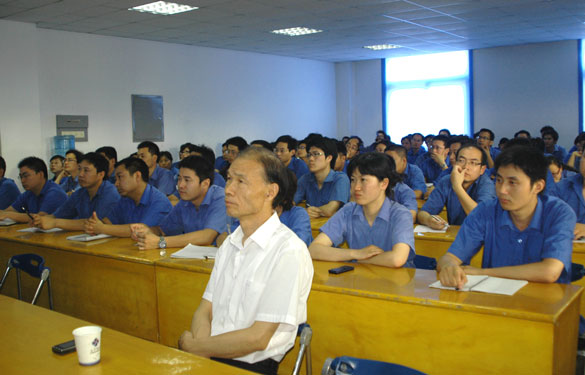 mg冰球突破开展核清静文化培训