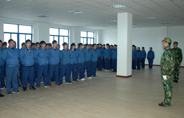 mg冰球突破2012年新员工军训落下帷幕