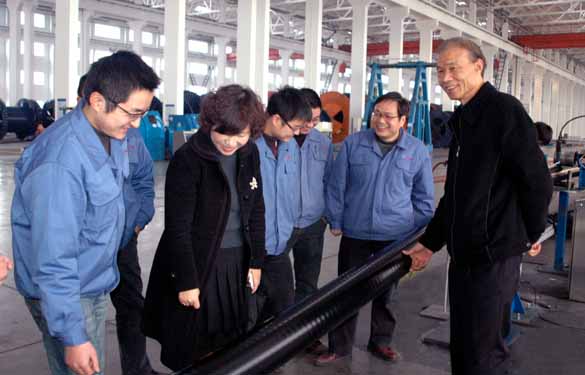 mg冰球突破集团乐成试制220kV超高压交联电缆