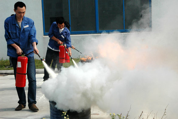 mg冰球突破举行消防知识培训和模拟演练